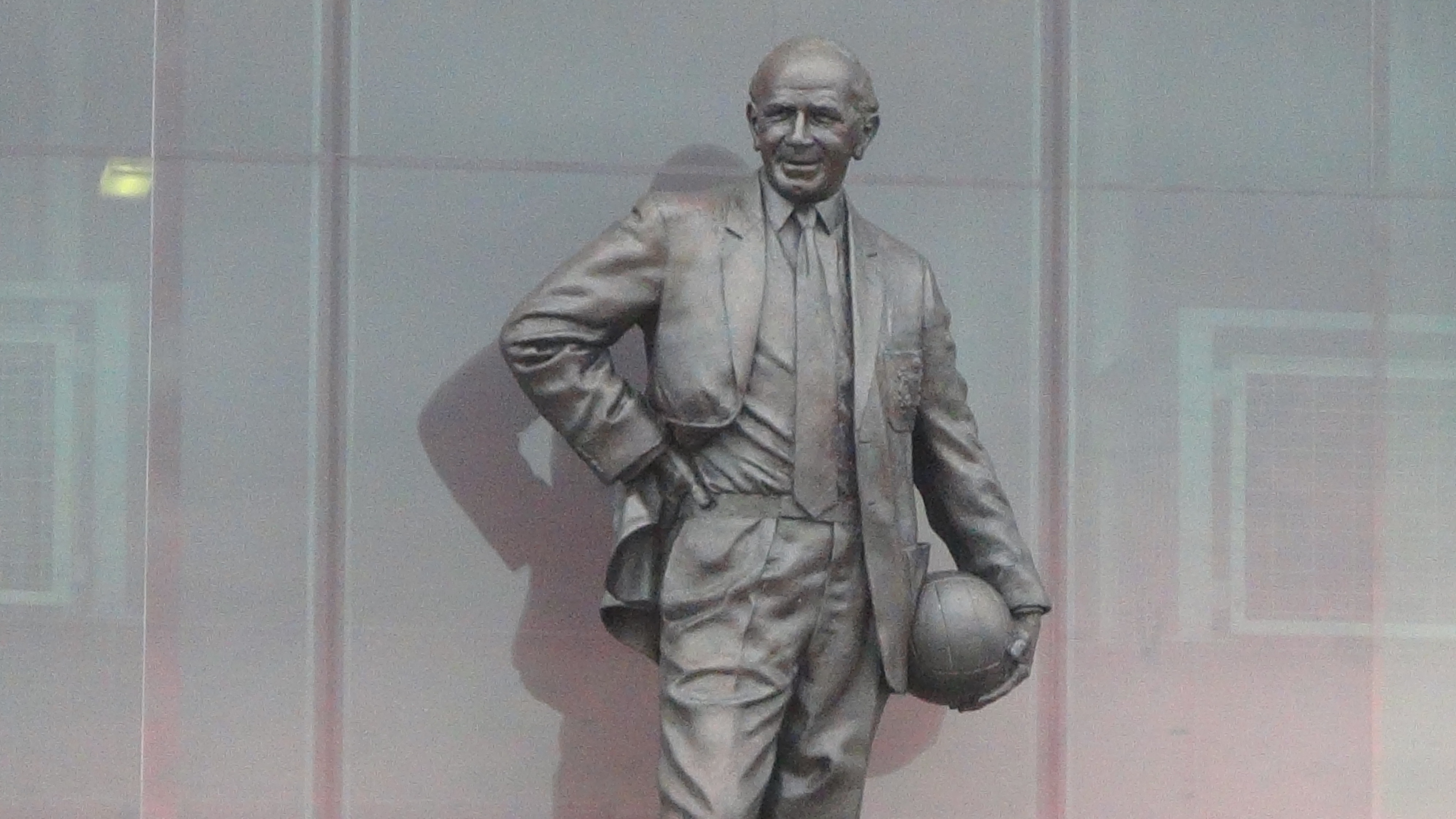 matt-busby-statue-old-trafford-football-ground-dsc00938